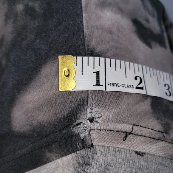 Hollister Black and Gray Curved Hem Tee - Picture 6 of 6